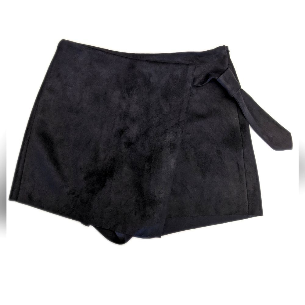 Zara black faux suede skirt skort w/ front flap, side zipper, side tie, size M